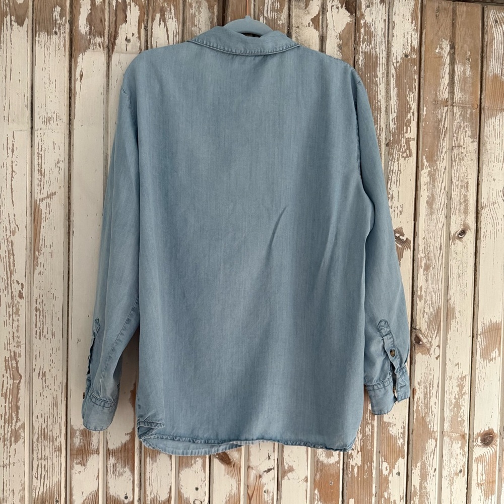 Sanctuary Light Blue Tencel Button-Up Shirt, Labeled XXL - runs more like an XL - Picture 5 of 12